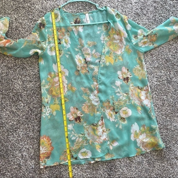 3/$20 Xhilaration Light Green Floral Ruffle Sleeve Kimono - Picture 11 of 11